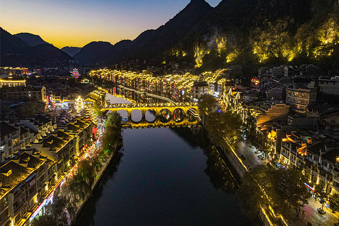 想讓游客流連忘返？這個(gè)景區(qū)亮化不能少！