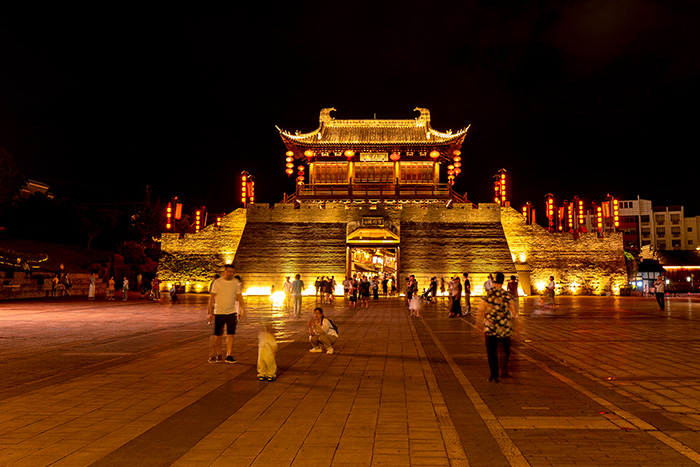 亮化工程的收費(fèi)標(biāo)準(zhǔn)是什么？