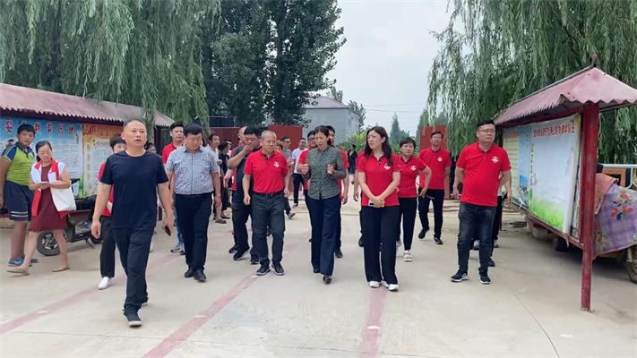 洪水顯大愛！明亮照明總經(jīng)理、河南牛商匯會長荊明慧攜牛商馳援安陽