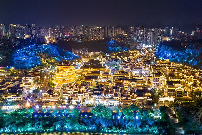 如何讓景區(qū)從"到此一游"變成"深度夜游"？亮化工程很關(guān)鍵